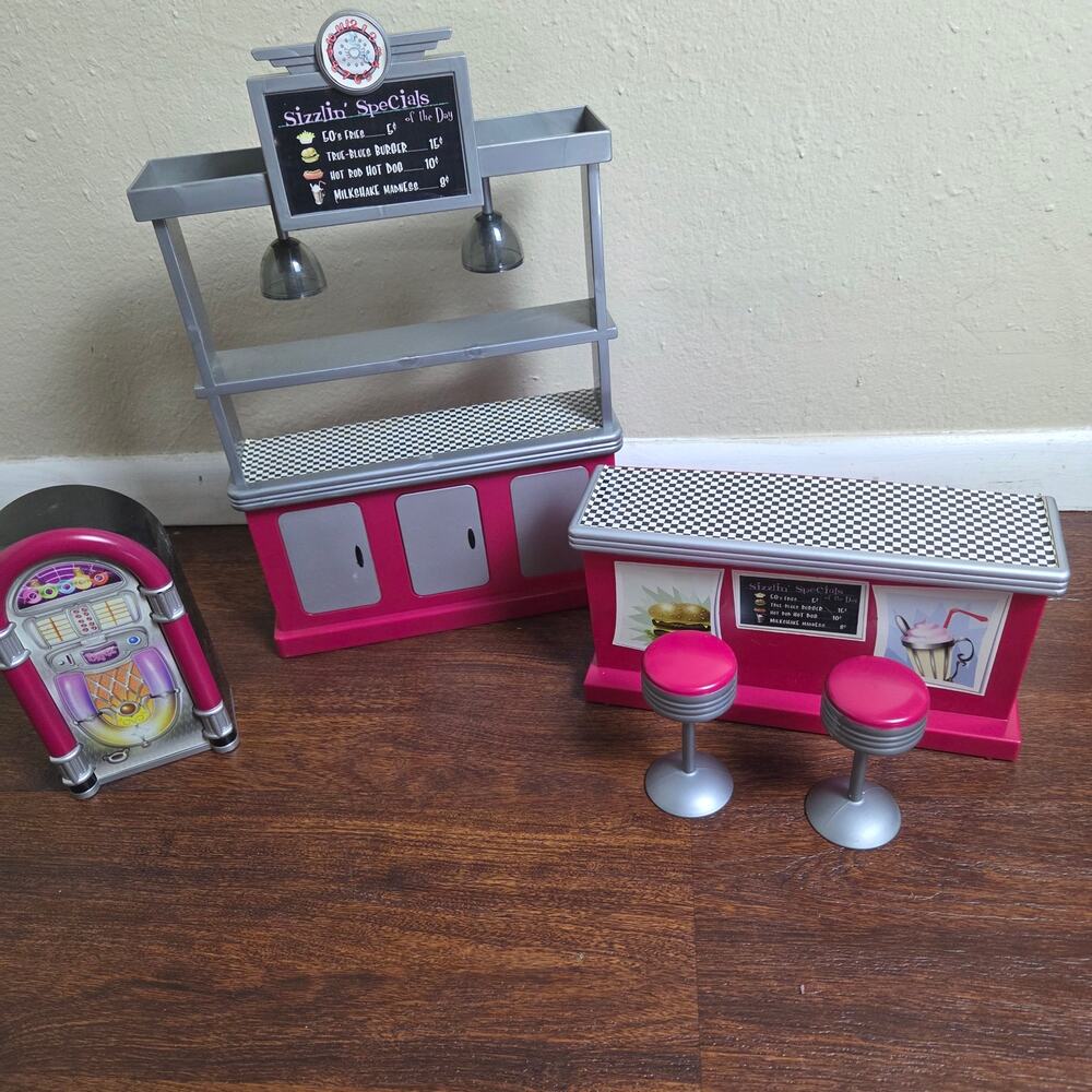 VINTAGE Bratz Life Style Krazy Kool Retro Cafe playset 2005